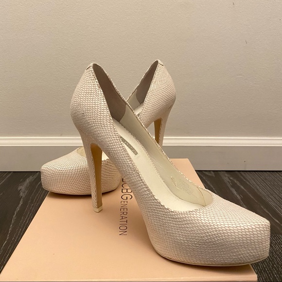 BCBG white sandalwood snake platform pumps - Picture 3 of 8